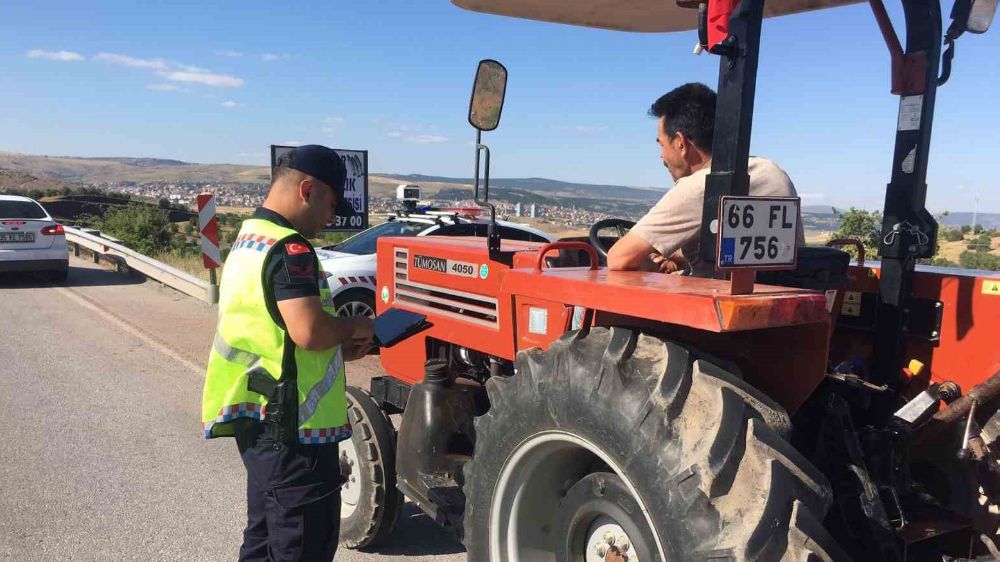 Yozgat ta Jandarma Trafik Timleri hız konusunda sürücüleri uyardı