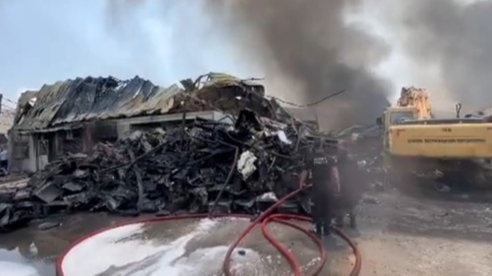 Adana'daki 18 fabrikaya sıçrayan yangın sonunda kontrol altına alındı