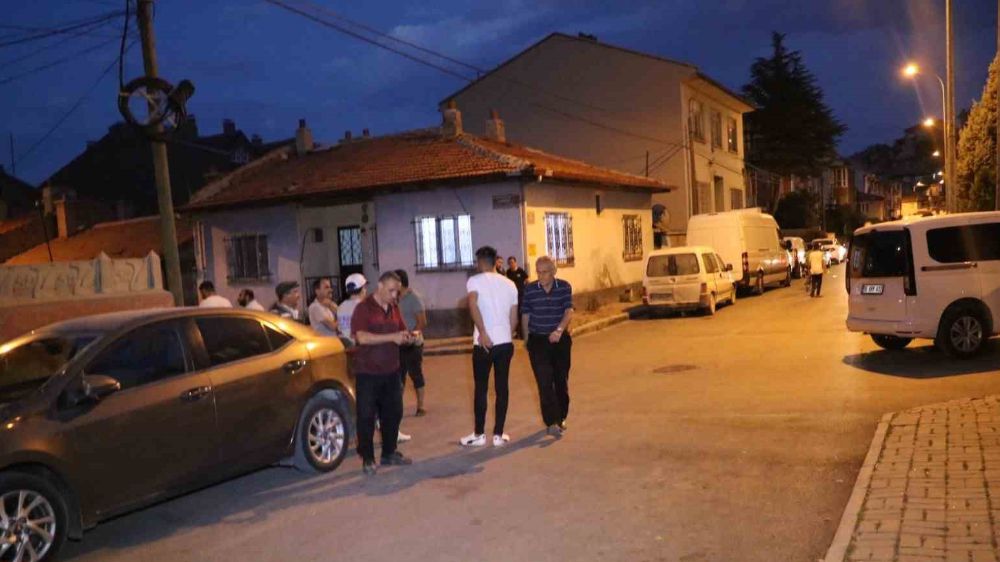 Afyonkarahisar’da Apartmanda Şiddetli patlama 1 yaralı  Mahalleli Sokağa Dölküldü