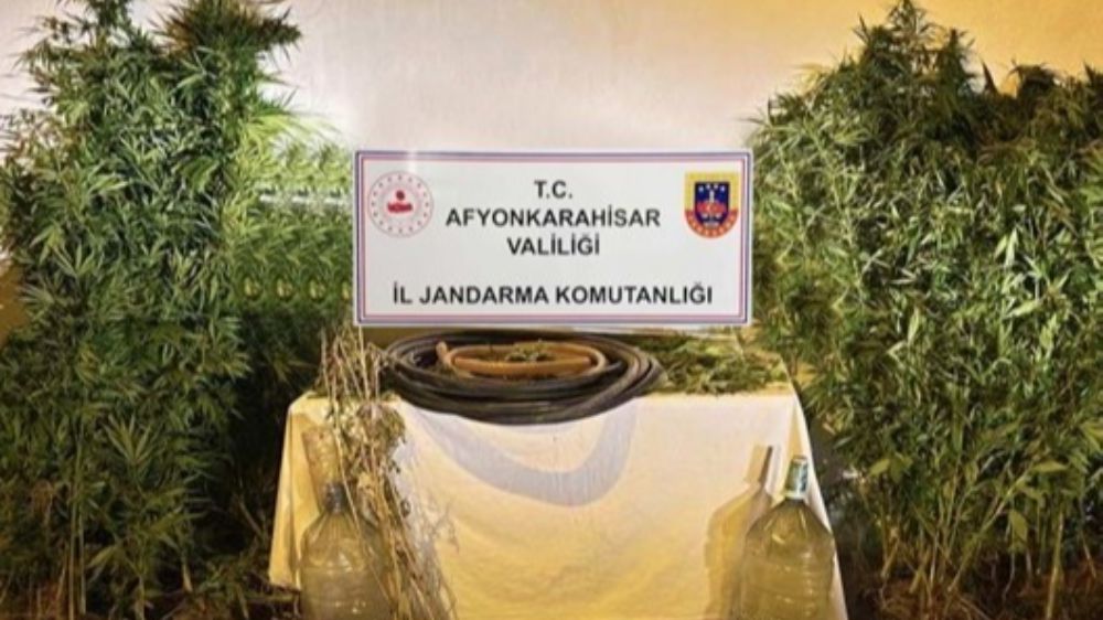 Afyonkarahisar'da Jandarma uyuşturucu tacirlerini fotokapanla yakaladı