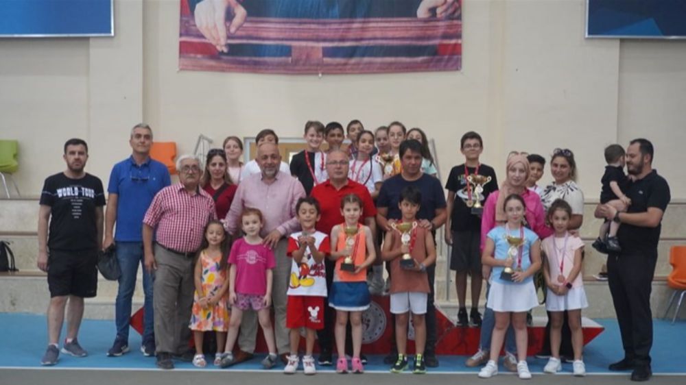 Afyonkarahisar'da tenis turnuvasının kazananları belli oldu 