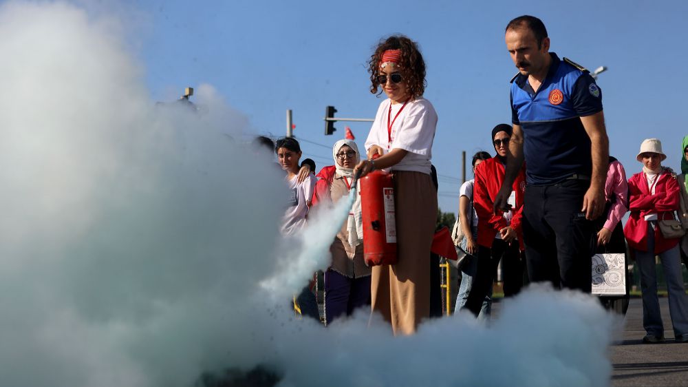 'AnadoluyuzBiz' Projesi Kapsamında Gönüllü Öğrencilere Yangın Eğitimi