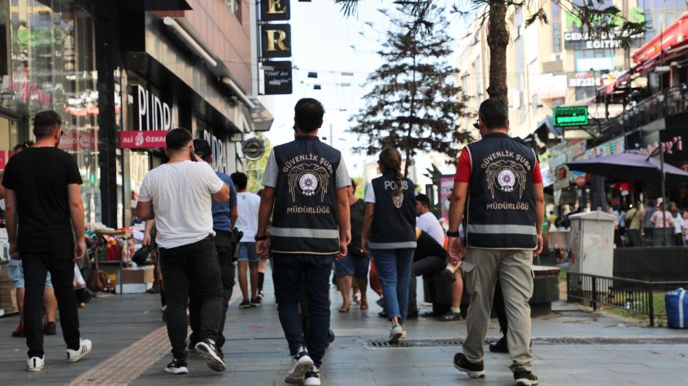 Antalya 'da Huzur uygulamasında aranan 12 kişi yakalandı