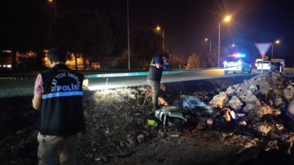 Antalya'da Motosikletiyle şarampoldeki taş yığınına çarpan sürücü Halil İbrahim Kaşlıca hayatını kaybetti