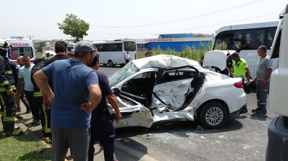 Antalya 'da Trafik Kazası,  Tatil Dönüşü Kaza Yaptı 