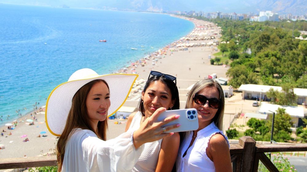 Antalya 'ya Sekiz Ayda Dokuz Milyon Turist Geldi