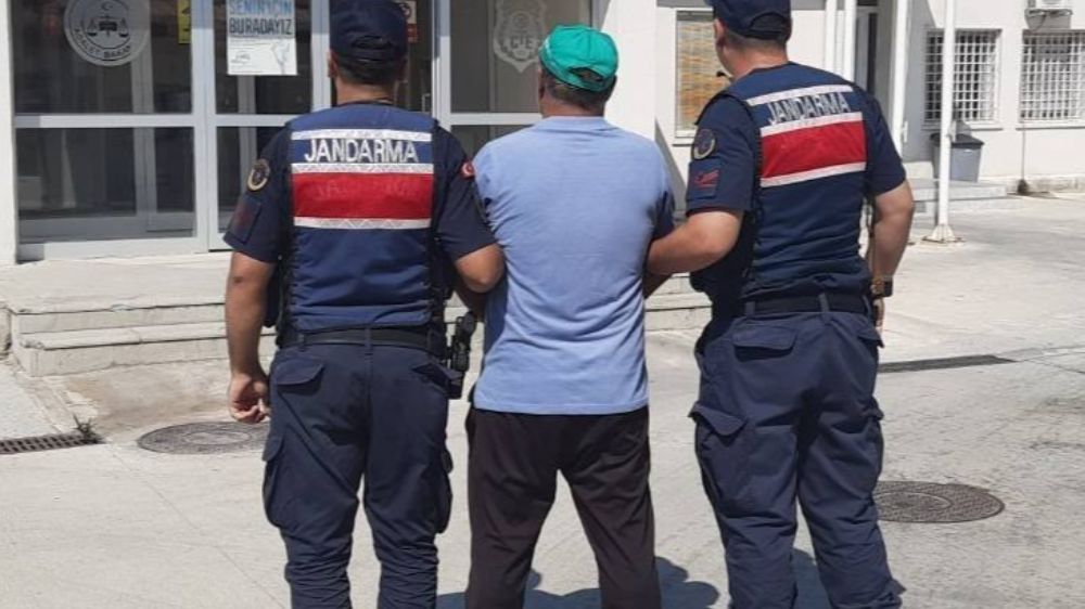 Aydın'da çeşitli suçlardan aranan 2 şüpheli jandarma ekipleri tarafından kıskıvrak yakalandı