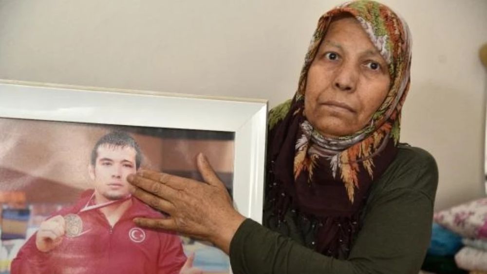  Başpehlivanı Yusuf Can Zeybek’in Acı Günü Annesi 53 yaşındaki Zeliha Zeybek Hayatını Kaybetti