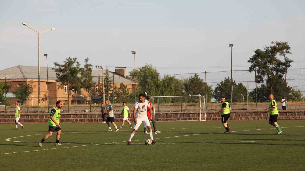 Bitlis Ahlat’ta ’Şöhretler Futbol Turnuvası’ düzenlendi