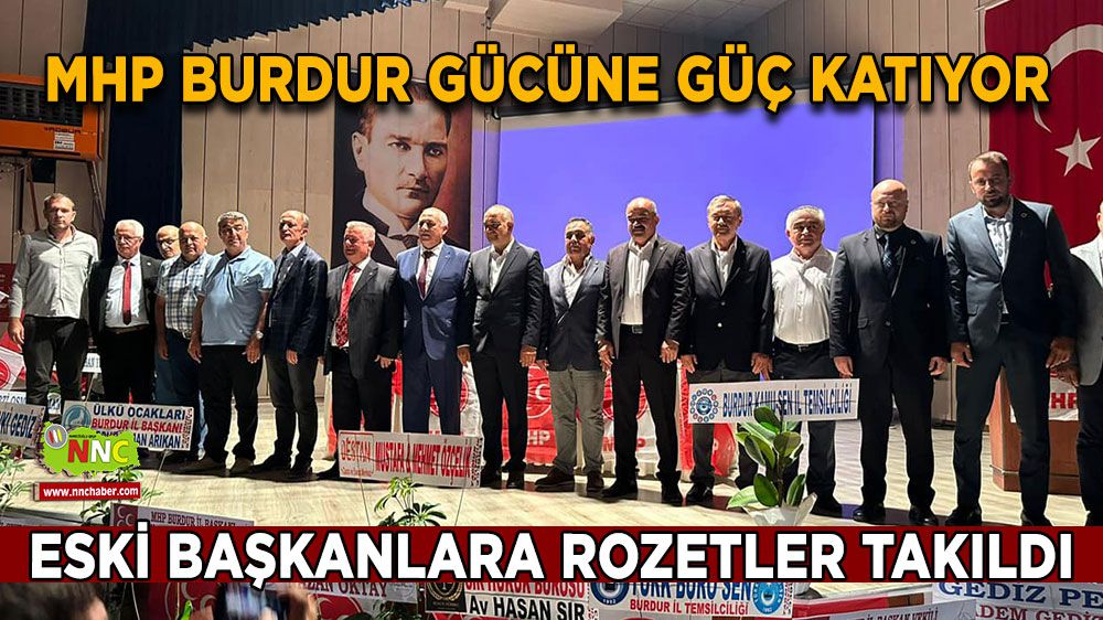 Burdur'da eski başkanlar MHP'ye katıldı, rozetleri takıldı