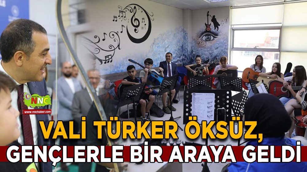 Burdur Valisi Türker Öksüz, gençlerle iç içe