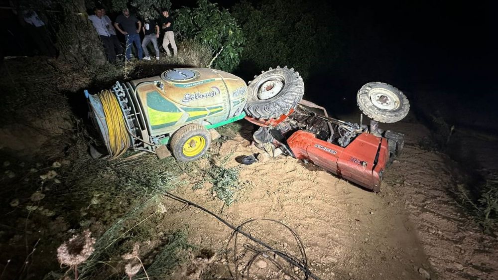 Bursa'da üzen kaza! Traktör devrildi altında kaldı