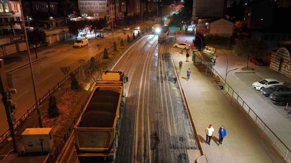  Bursa ' da Yol Çalışmaları Devam Ediyor 