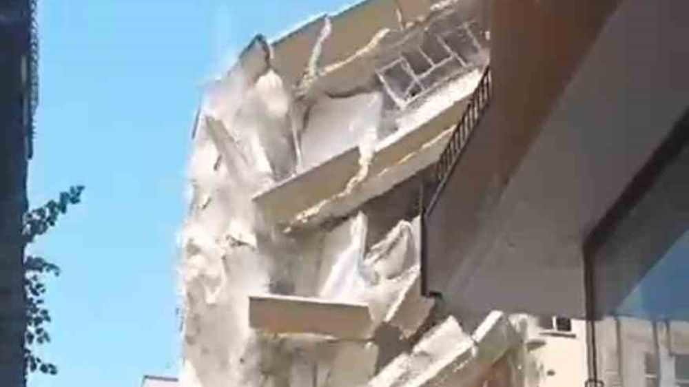 Depremde Hasar Gören 7 Katlı Bina Islık Sesiyle Yıkıldı 