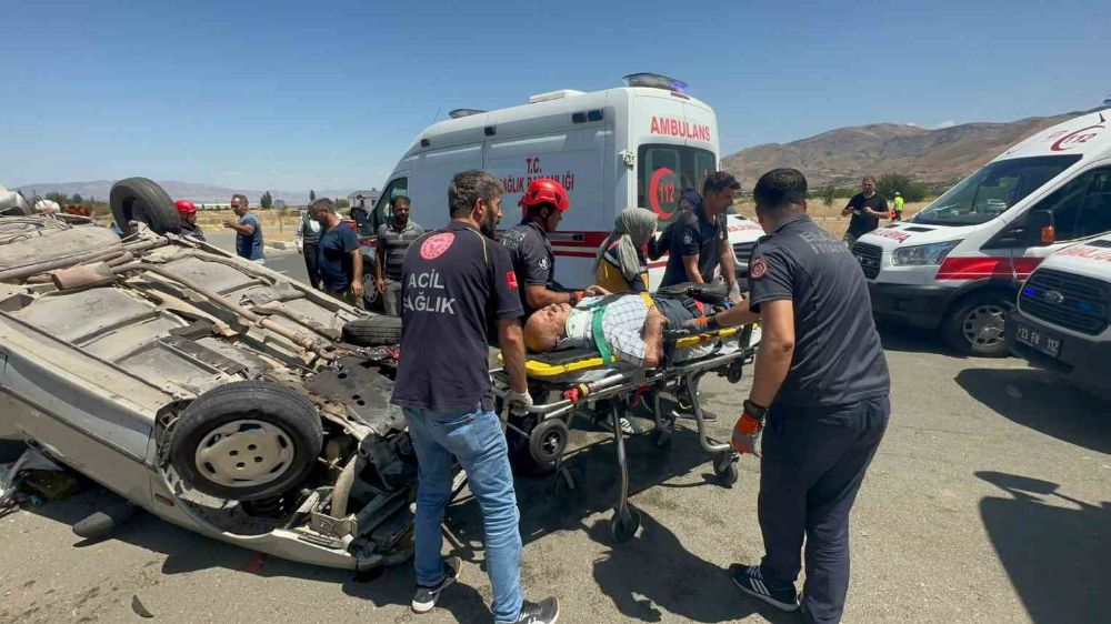 Elazığ'da otomobil takla attı: 1 ölü 4 yaralı