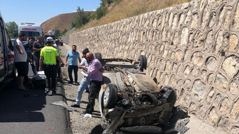 Erzincan'da Otomobil Takla Attı 