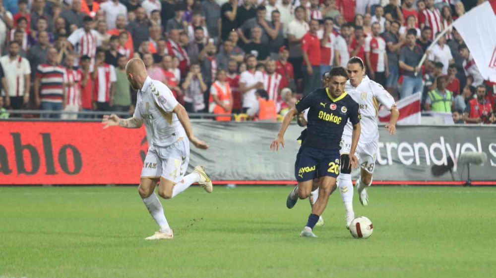 Fenerbahçe deplasmanda Samsunsporu 2-0 yendi