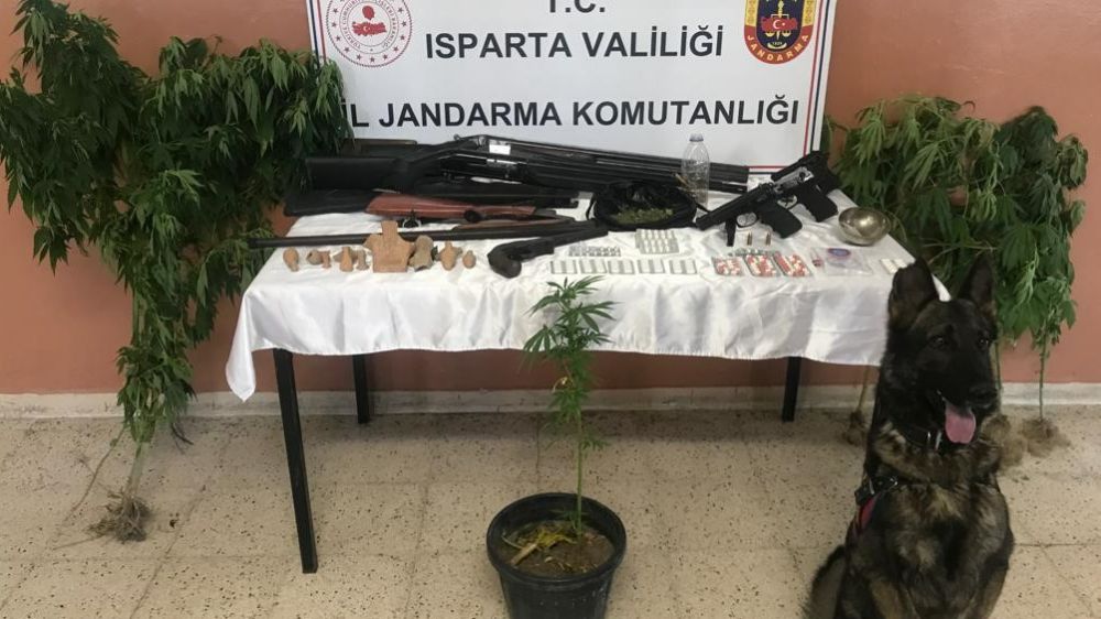 Isparta'da Uyuşturucu Operasyonunda 12 Kişi Gözaltına Alındı