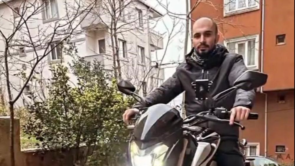 İstanbul' da taksi ile motosiklet çarpıştı 