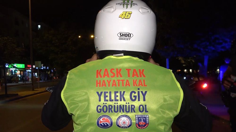 Kırıkkale'de bisiklet ve motosiklet sürücülerine reflektif yelek dağıtıldı