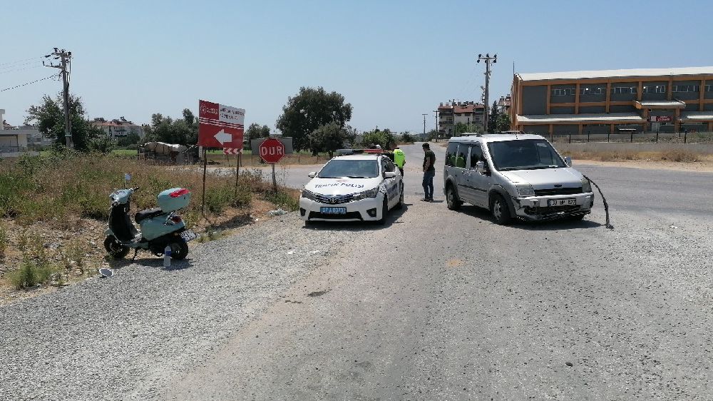 Manavgat'ta Motosiklet ve Hafif Ticari Araç Çarpışması: Yaralı Var