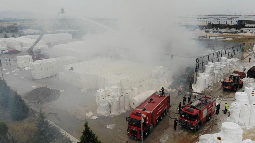  Manisa OSB'deki kağıt fabrikasında yangın çıktı 