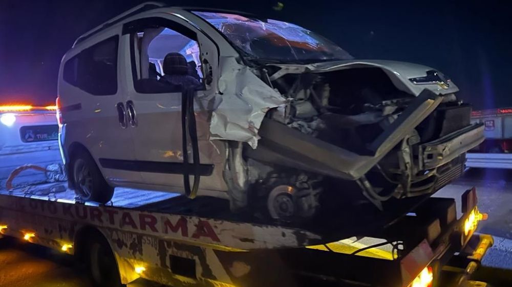 Mardin'de hafif ticari araç ile otomobil çarpıştı: 6 yaralı