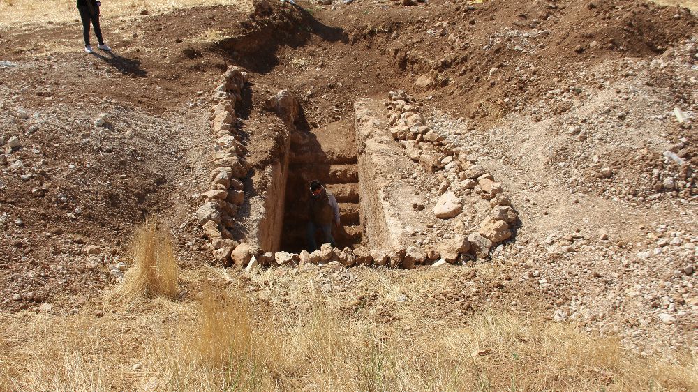 Adıyaman'da Kaçak kazı mezar buldurdu