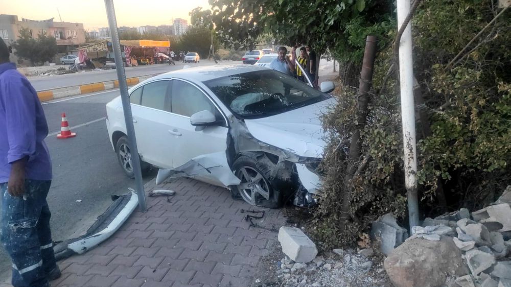 Adıyaman'da Trafik Kazası: 3 Yaralı 