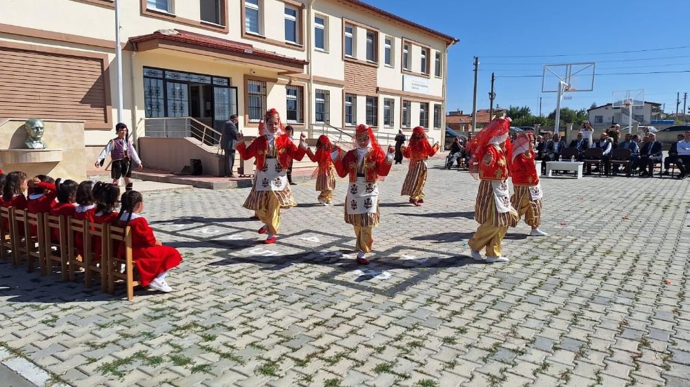 Afyonkarahisar  Bolvadin’de İlköğretim Haftası coşkulu  kutlandı