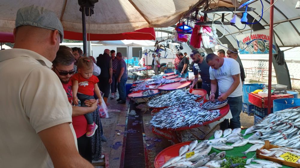 Afyonkarahisar'da balık sezonu açıldı ; tezgahlarda balık şöleni