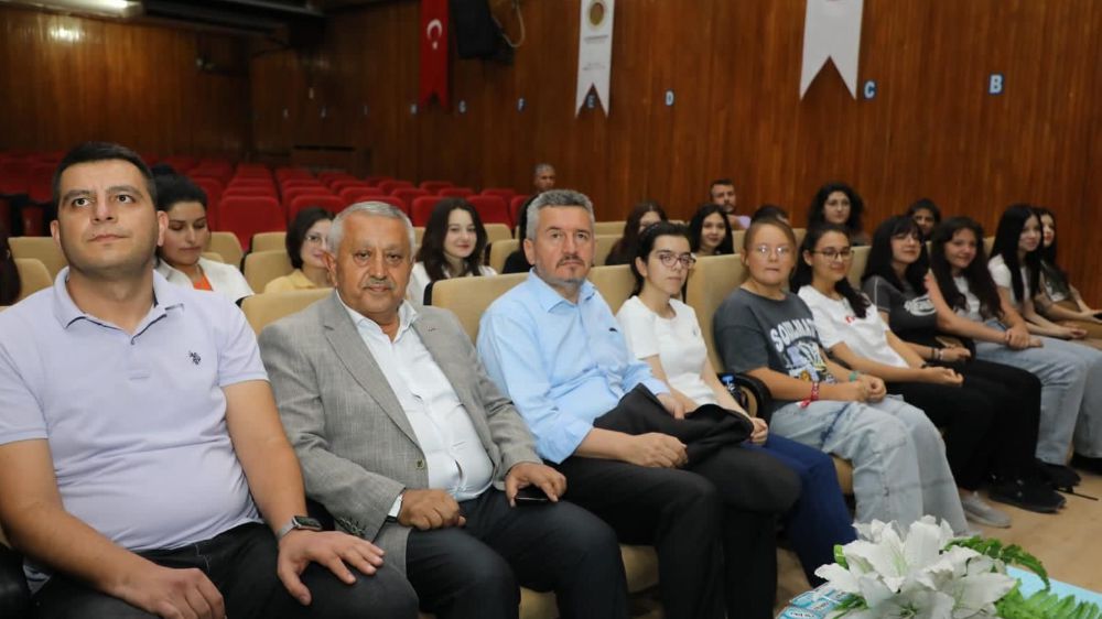 Afyonkarahisar’da belediyenin düzenlediği tiyatro kursları tamamlandı
