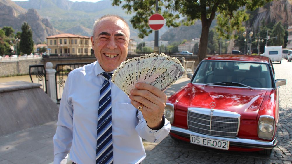 Amasya'da Arabasını satın alana üstüne 'bir deste para' verecek