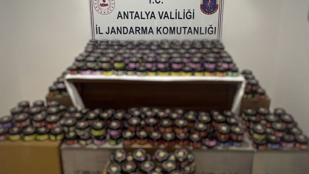 Antalya'da 104 bin 400 adet bandrolsüz boş makaron ele geçirildi