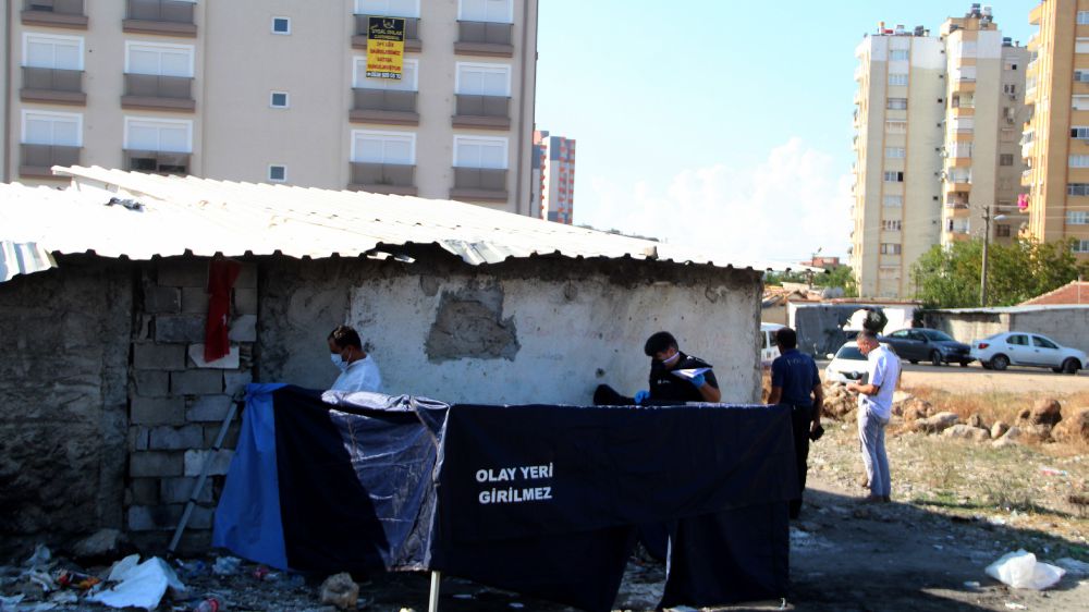 Antalya'da boş arazide 35 yaşında bir erkek cesedi bulundu