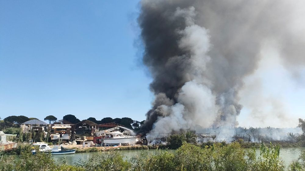 Antalya'da yangın | Lüks tekne ve ormanlık alan yandı | Antalya haber