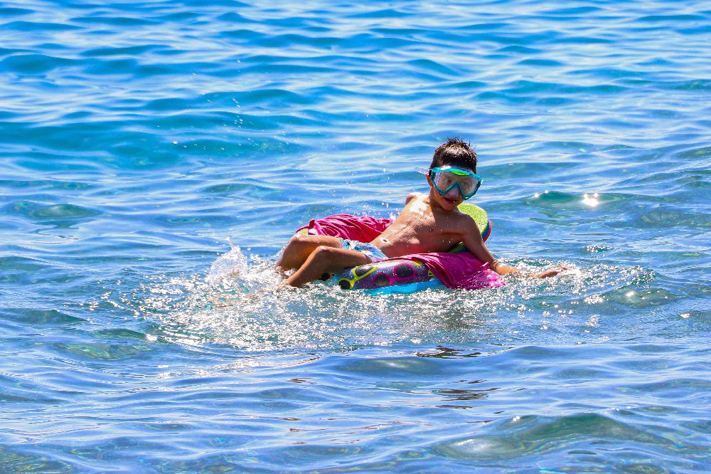 Antalya'da yaz havası turistleri cezbetti