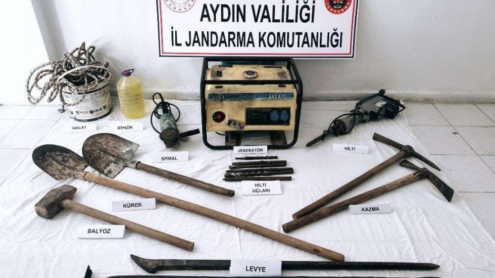 Aydın'da Kaçak kazı yaparken suçüstü yakalandılar