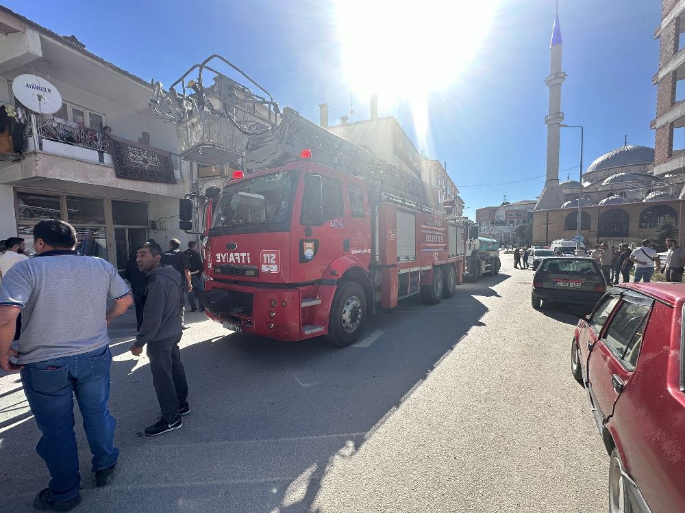 Burdur'da elektrik kaçağından yangın çıktı