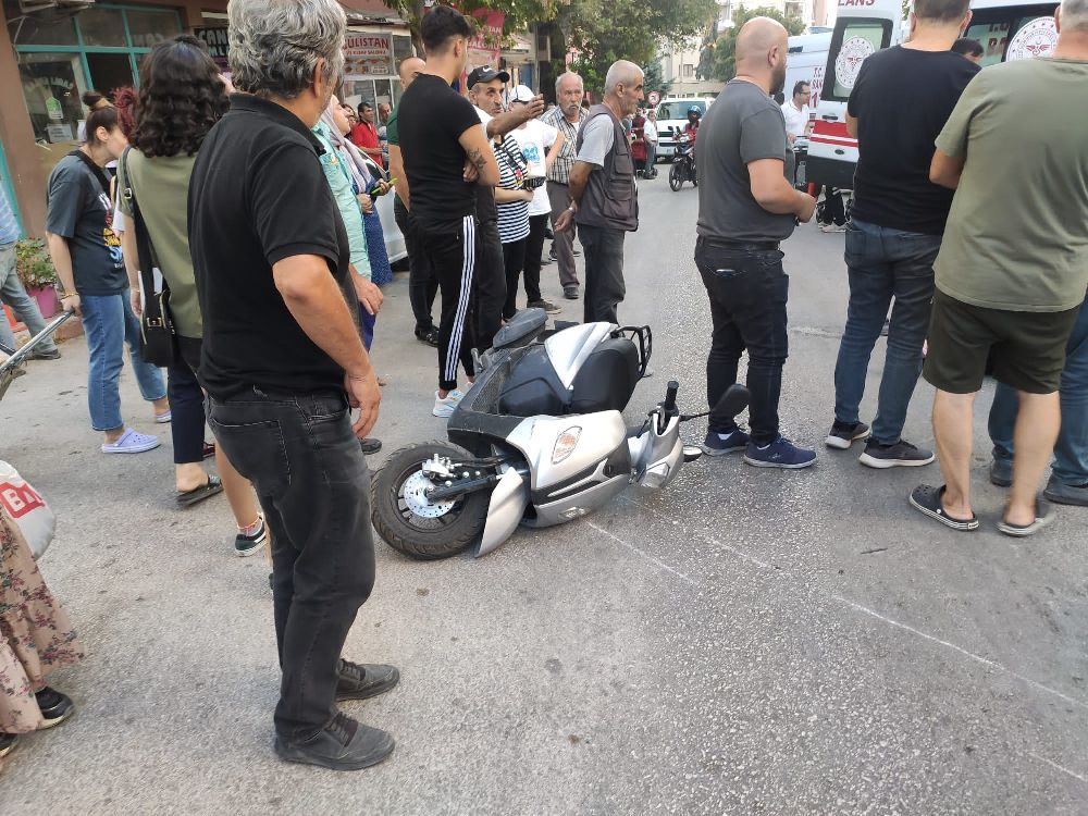 Burdur'da motosiklet kazası: Anne ve kızı yaralandı