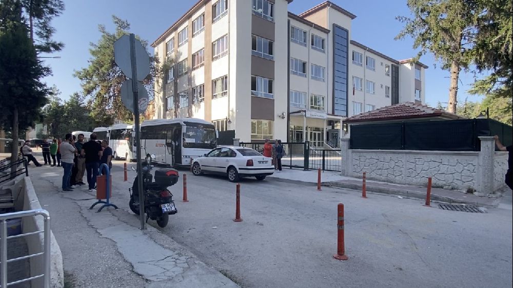 Burdur'da öğrenci servisi kavgası