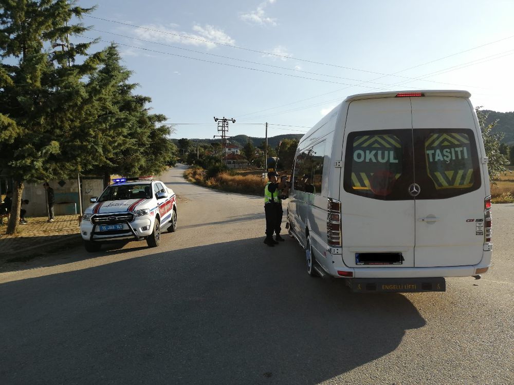 Burdur'da okul servislerine denetim: 6 ceza, 3 araç trafikten men edildi