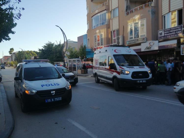 Burdur'da yaya geçidinde motosiklet kazası: 12 yaşındaki çocuk yaralandı