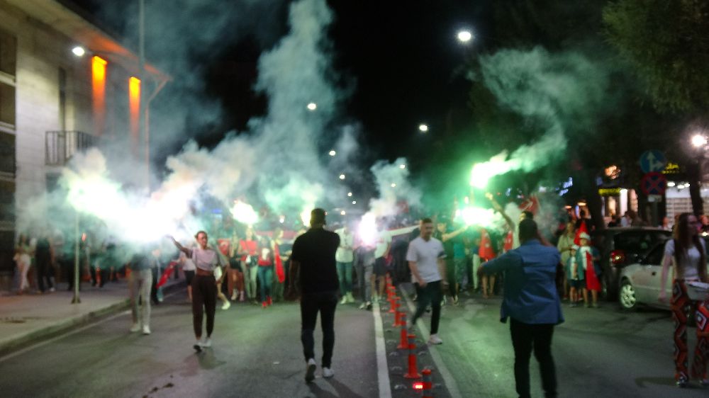 Burdur'da Zafer Bayramı kutlamaları: Kortej yürüyüşü ve Sakiler konseri