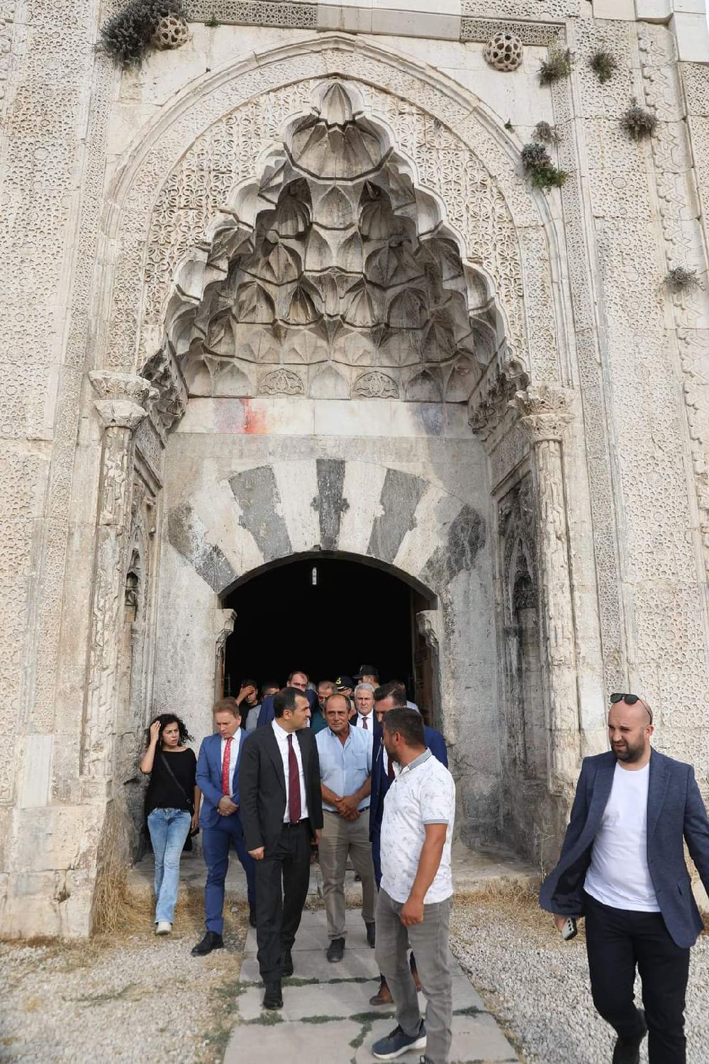 Burdur Valisi Türker Öksüz, Bucak'taki Tarihi Susuz Kervansaray'ı İnceledi
