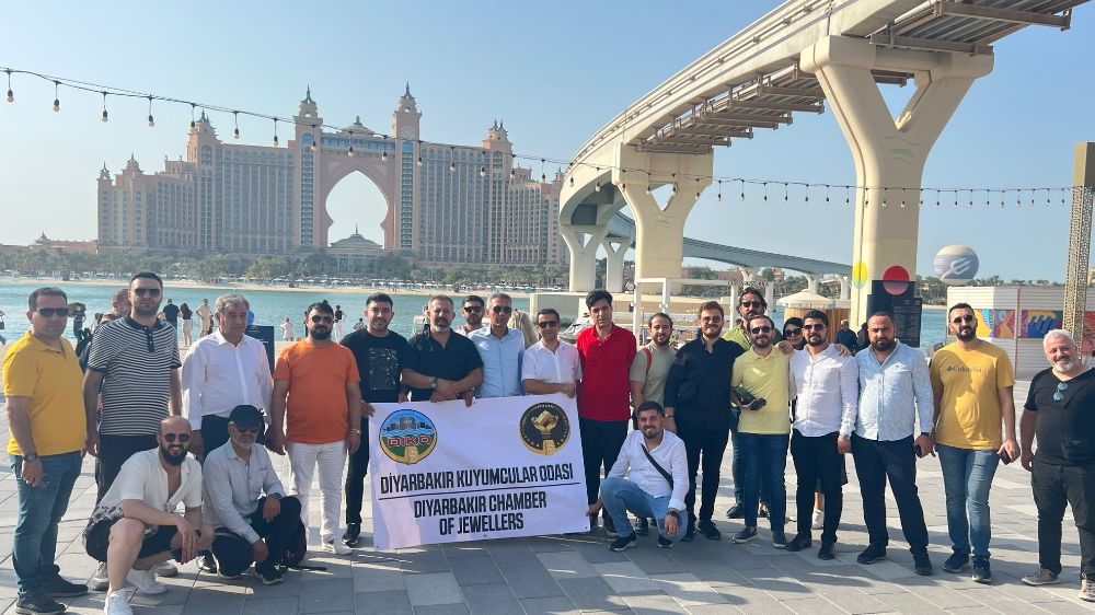 (DİKO) Başkanı Mehmet Yüksel öncülüğünde 60 esnafla yapılan Dubai çıkartması