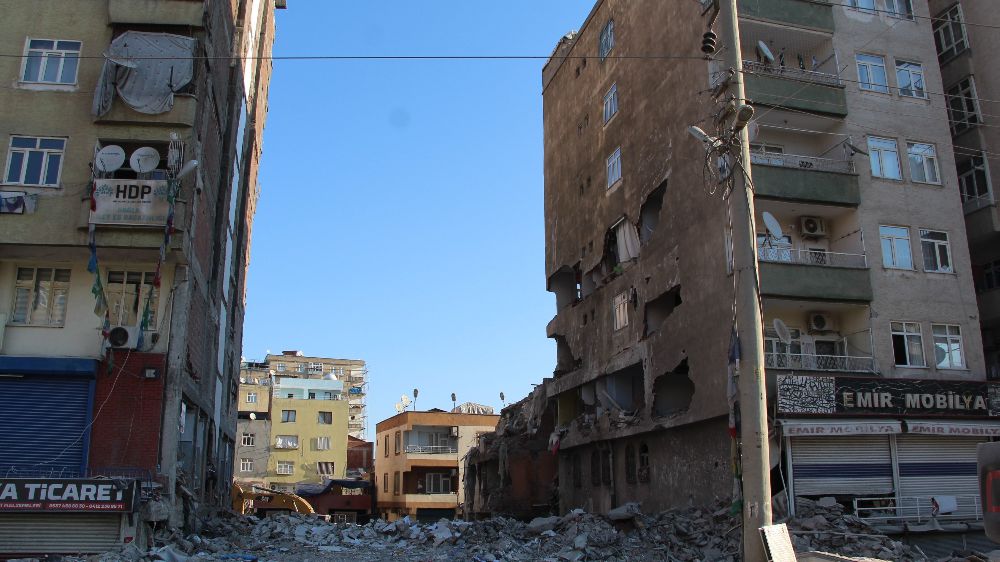 Diyarbakır'da depremde yıkılan apartmanla ilgili müttehit ve arsa sahibine dava açıldı