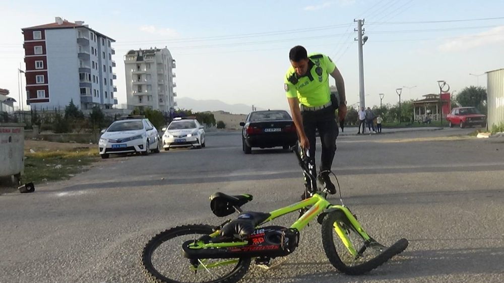 Karaman'da bisikleti ile otomobile çarpan çocuk yaralandı