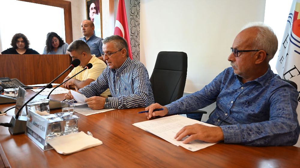 Kemer Belediye Başkanı Topaloğlu: “Bu yıl öğrencilerimize 1500 lira burs desteği vereceğiz”