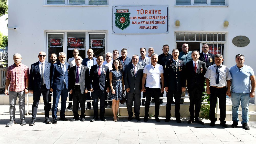 Muratpaşa  Belediye Başkanı Uysal, Gaziler Günü’nü kutladı